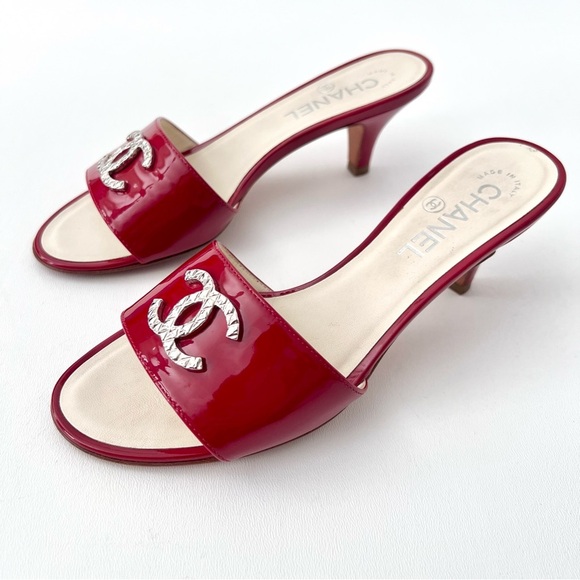 CHANEL || Red Patent Leather Silver CC Logo Kitten Heel Mule EU 36 - Picture 2 of 15